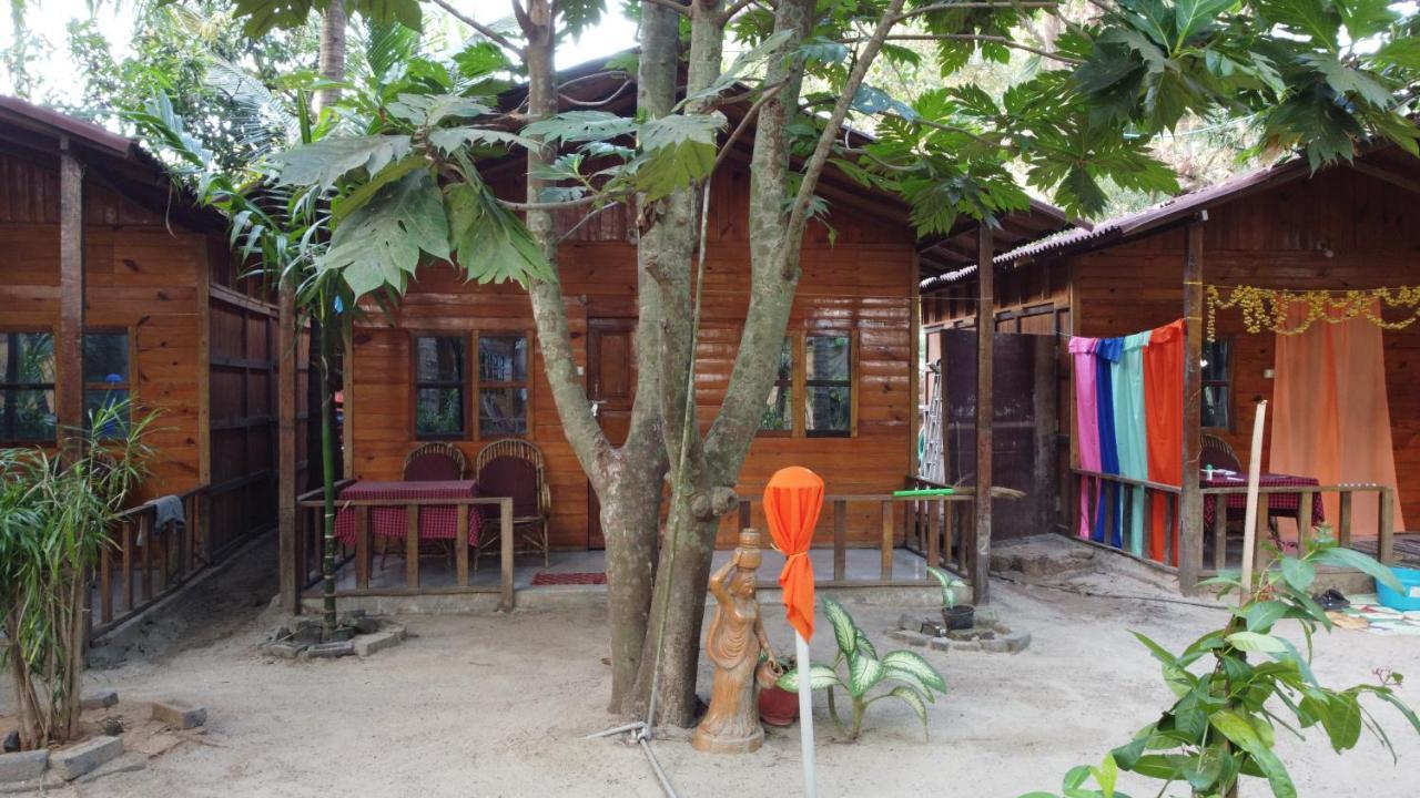 Fernandes Bar And Restaurant Bed & Breakfast Canacona Exterior photo