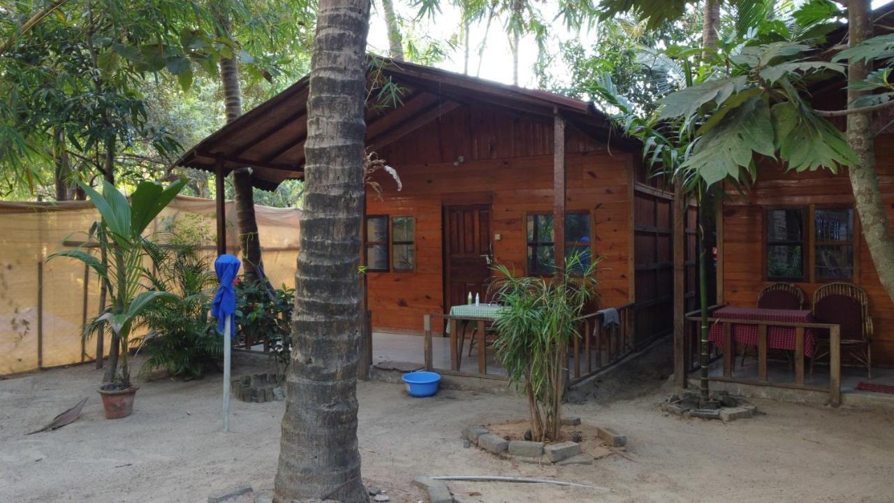 Fernandes Bar And Restaurant Bed & Breakfast Canacona Exterior photo