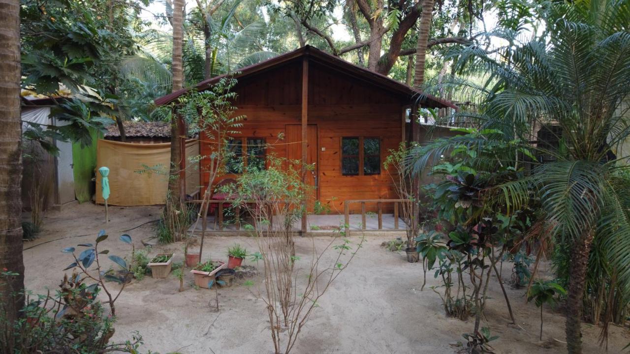 Fernandes Bar And Restaurant Bed & Breakfast Canacona Exterior photo